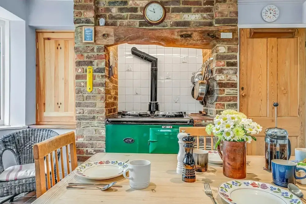 Charming Beach Getaway - Spacious 4BR Sunny Garden