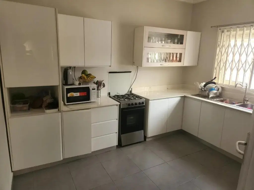 Private 3 Bedroom Home in Gated Community B's Guest House