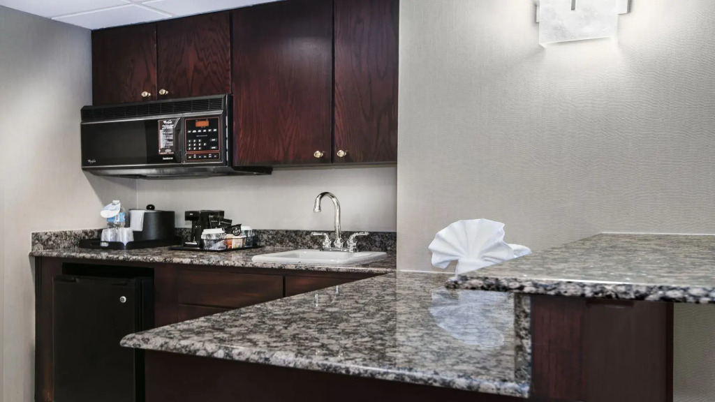 Holiday Inn Springdale-Fayetteville Area by IHG