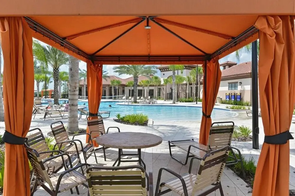 Beautiful Themed Vacation Home With Pool St5509