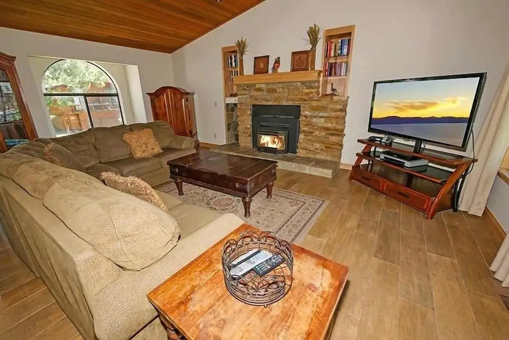 596 Danube Drive 3 Bedroom Home by RedAwning