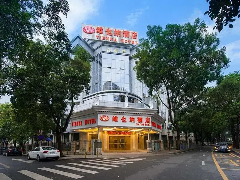 Vienna Dong Men