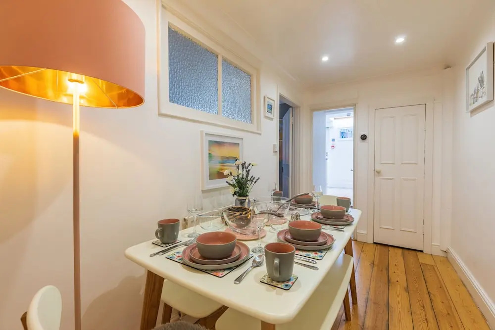 Seafront Apartment Private Garden & Free Parking