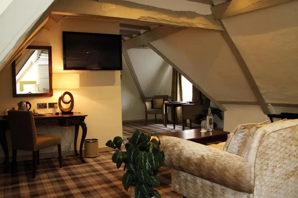 The Legacy Rose & Crown Hotel