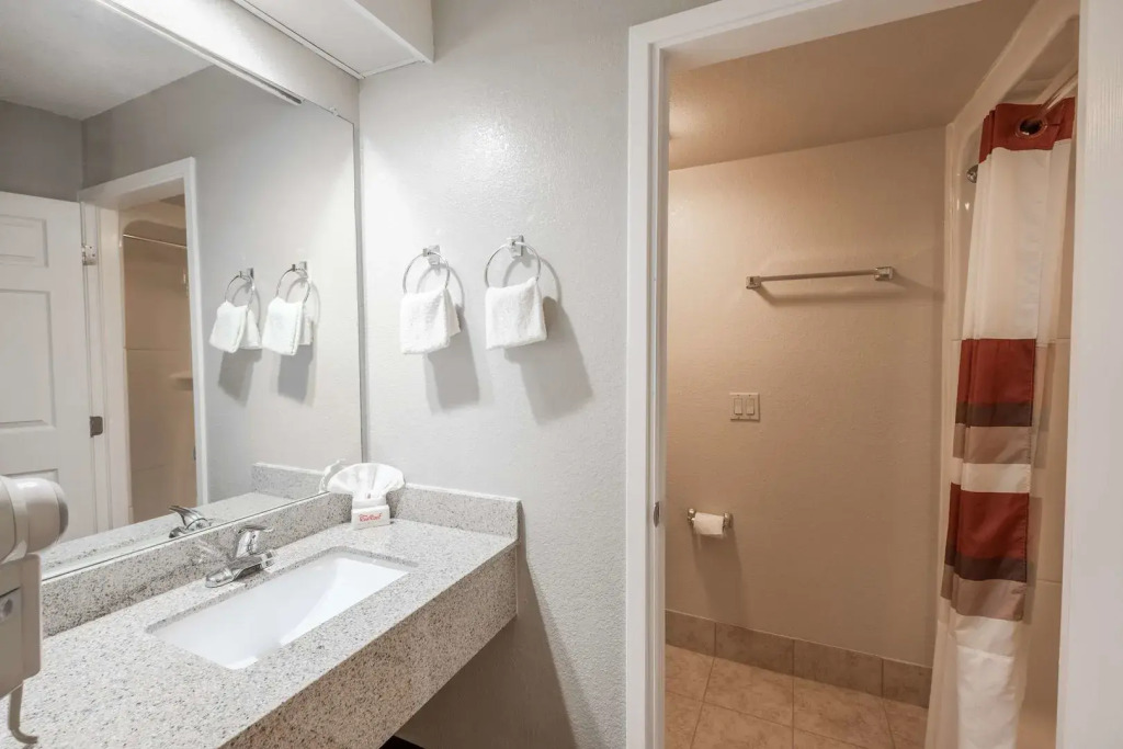 GreenTree Inn - IAH Airport JFK Blvd