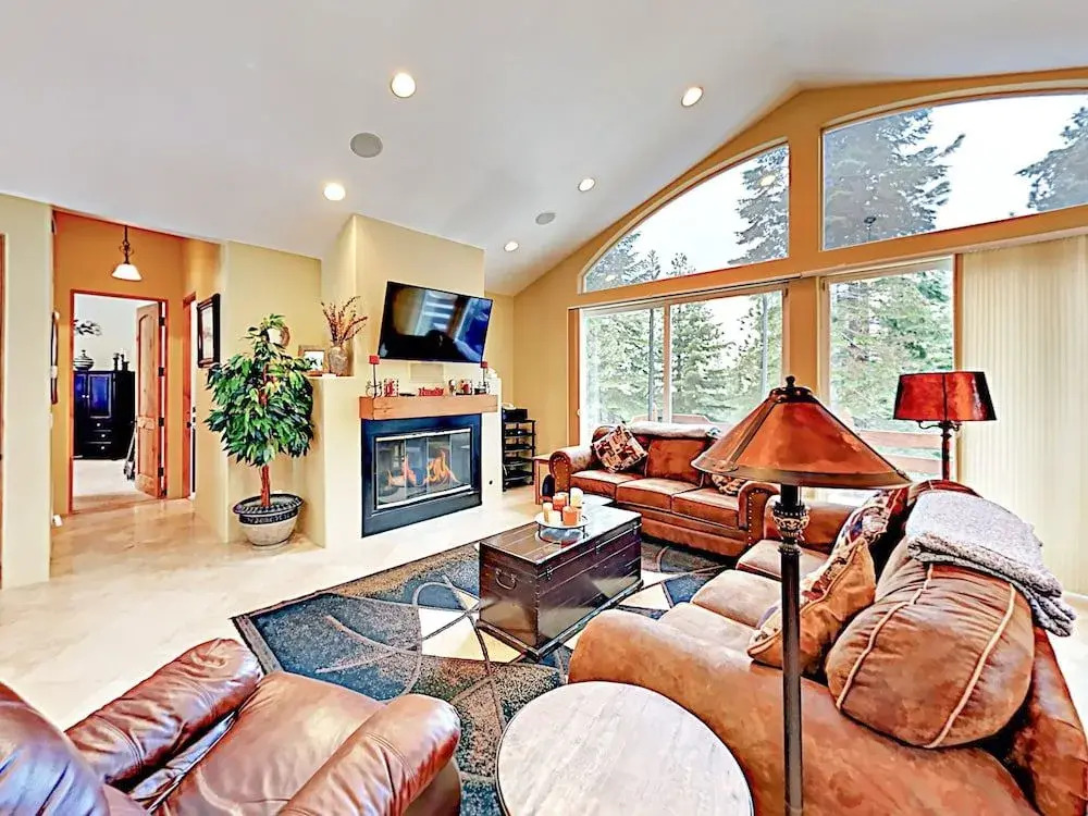 Beautiful Newer - 4 Br Home
