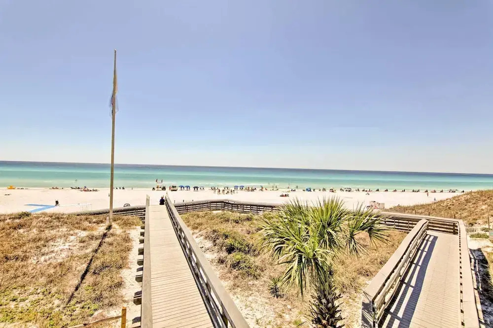 Santa Rosa Home w/ Pool Access - Half Mi to Beach!