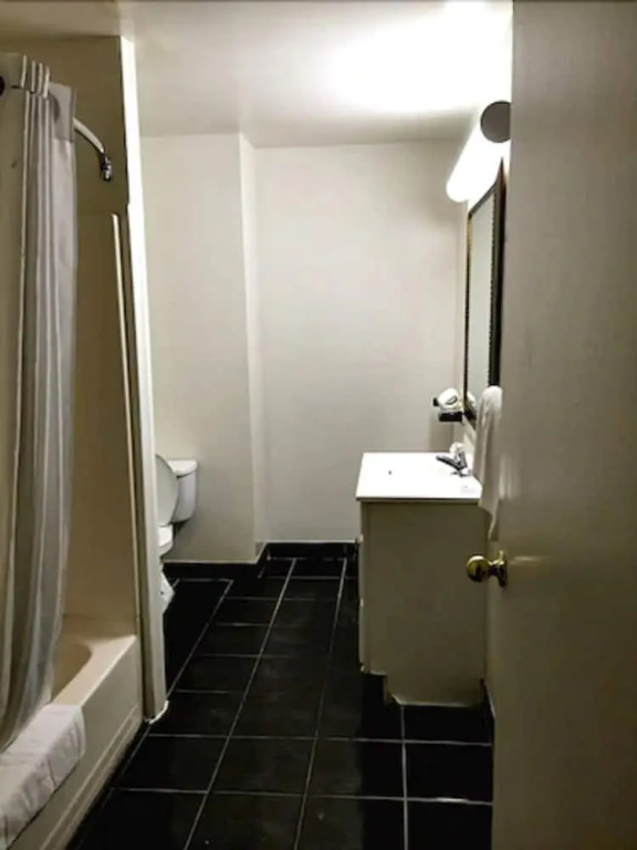 Regal Inn & Suites