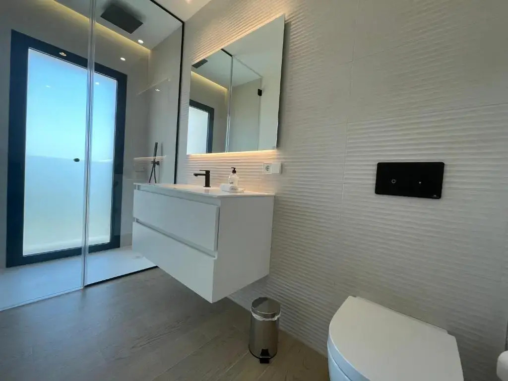 New Luxury Apartment in Las Colinas with communal pool LC2