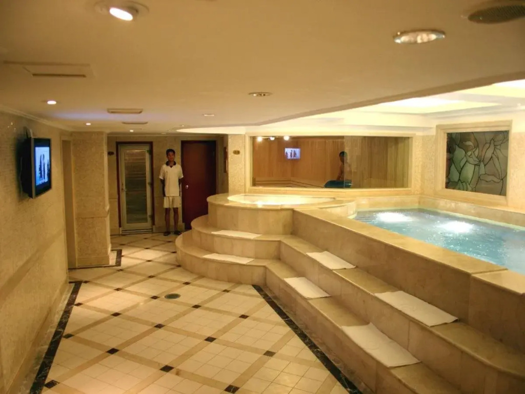 Celebrity International Grand Hotel
