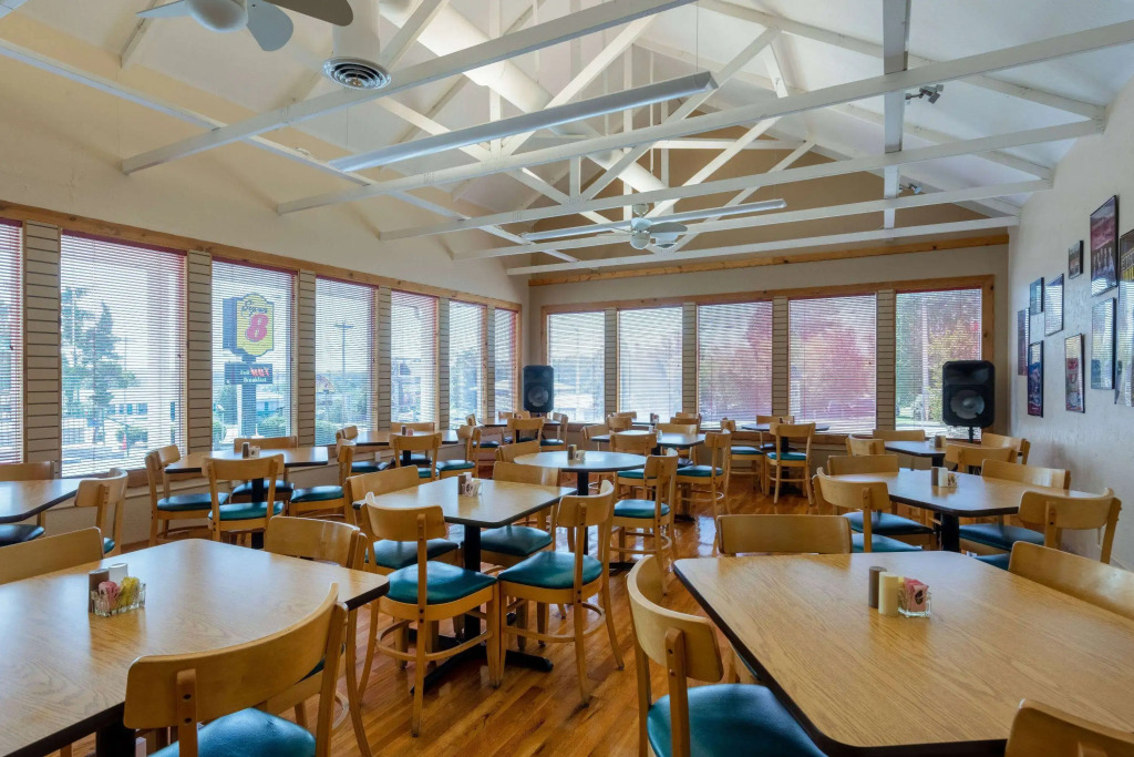 Super 8 by Wyndham Branson - Shepherd of the Hills Exwy