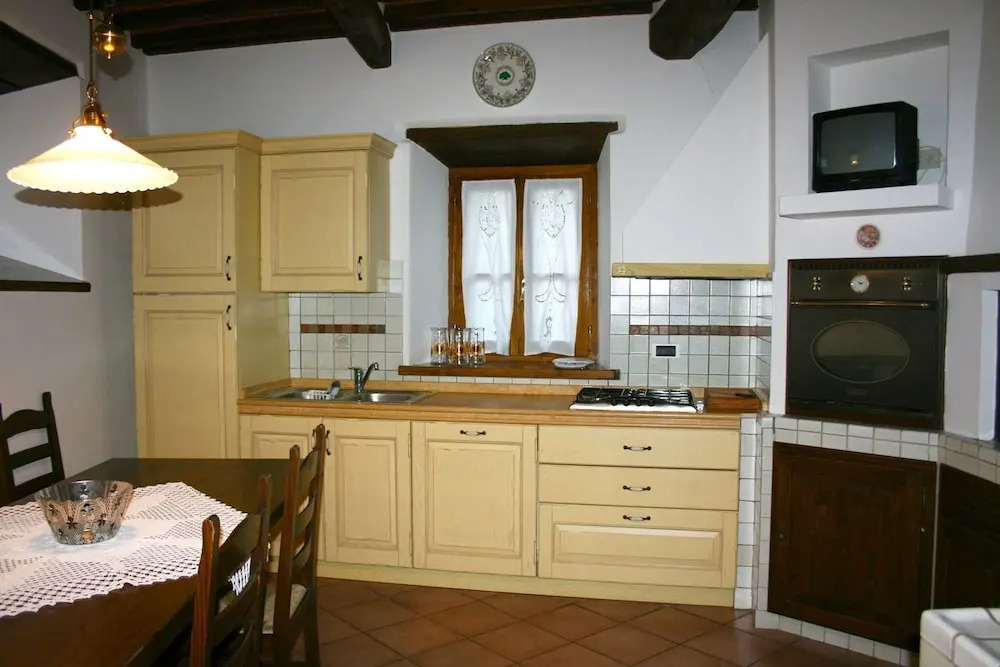 Wonderful private villa with private pool, A/C, WIFI, TV, pets allowed and parking, close to Are...