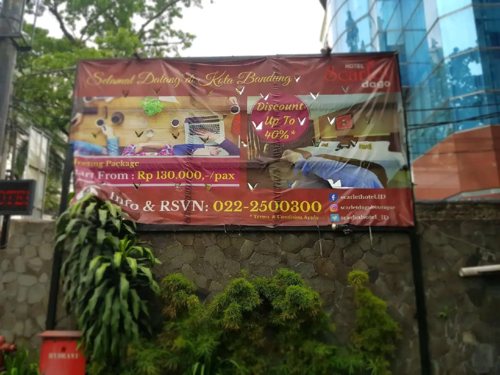 Scarlet Dago Hotel