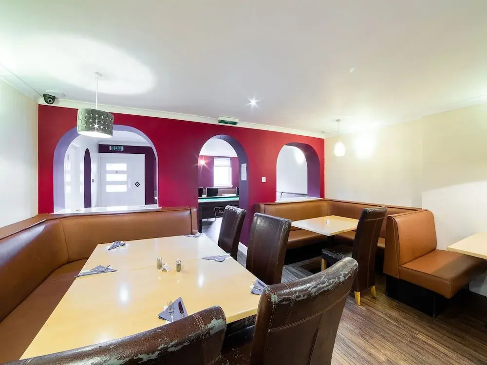 Oyo Douglas Hotel