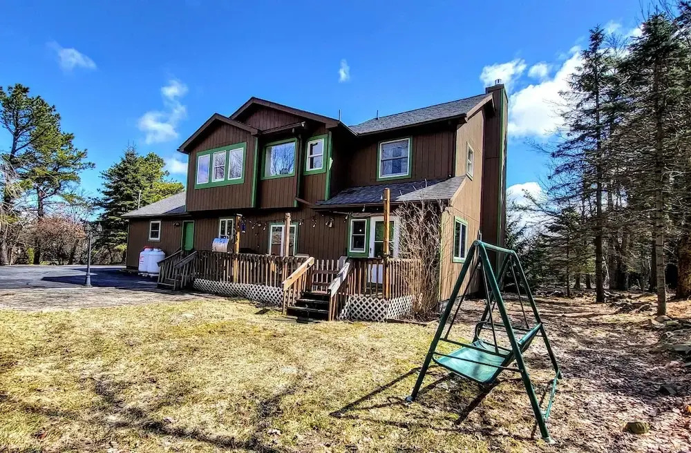 The Wooden Nest by Avantstay Deck, Big Yard w/ Hammocks & Fire Pit