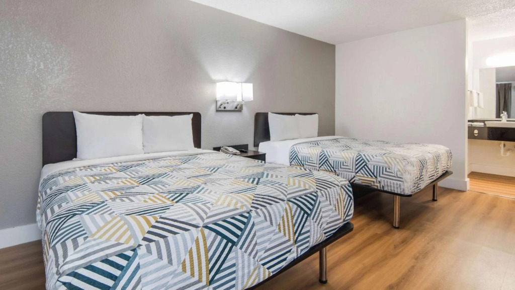 Motel 6-Addison, TX - Dallas