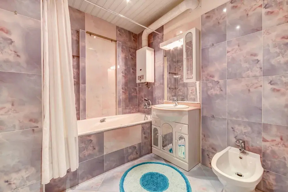 Home4day Spacious Apartment by the Hermitage