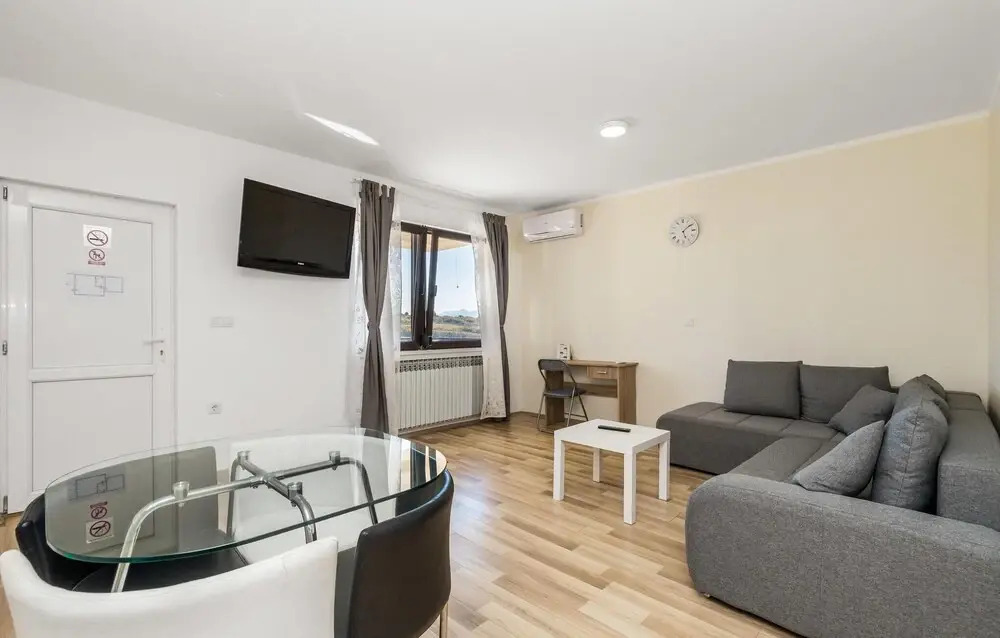 Awesome Apartment in Rakovica With 1 Bedrooms, Wifi and Outdoor Swimming Pool