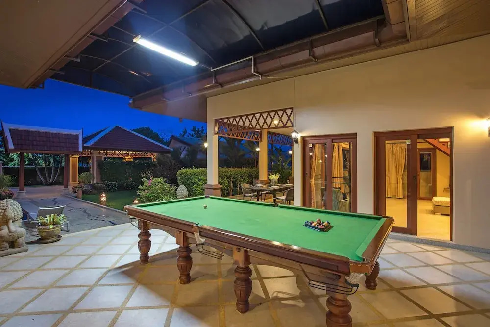 Beautiful 5BR Villa Felicity, Pool & Garden, near Naiharn