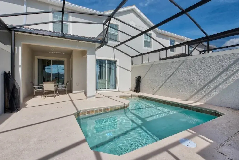 New 4 bedroom villa. Great location