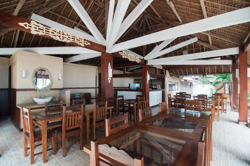 Whites and Greens Beach Resort
