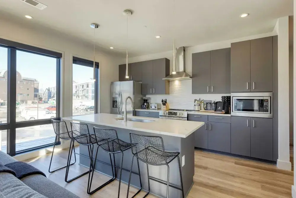 Sleeps 18 3 Modern Midtown Apartments w/ Gym + Pool Walkable to Shops & Eats