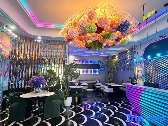Beijing W+ Luxury Select Hotel (Beijing Universal Resort Liyuan Subway Station Branch)