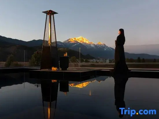 Yichuan·Hoshino | Mountain View Sunshine Golden Peak · Designer Homestay