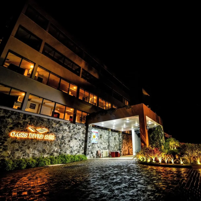 Oasis Riverside Hotel