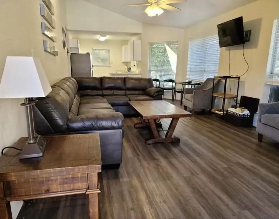 Air Haus Riverfront Home Amazing Views