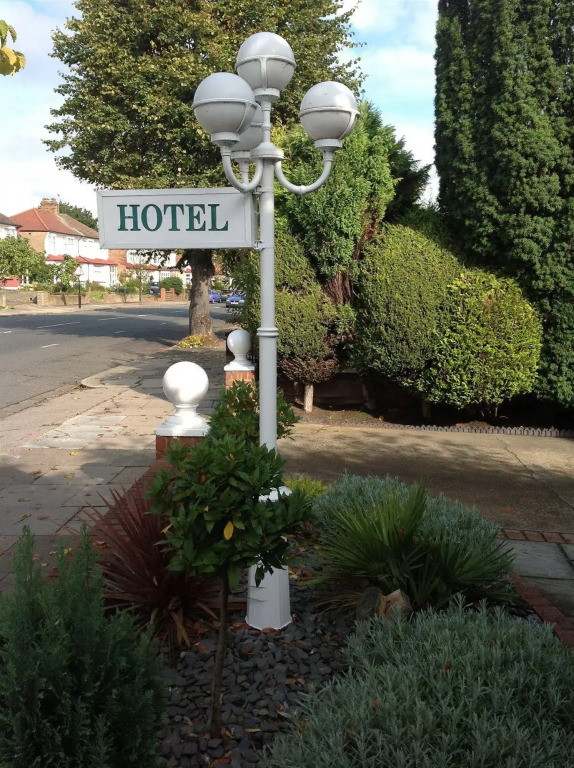 Oak Lodge Hotel
