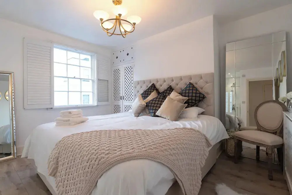 Gloucester Place Townhouse with Hot Tub