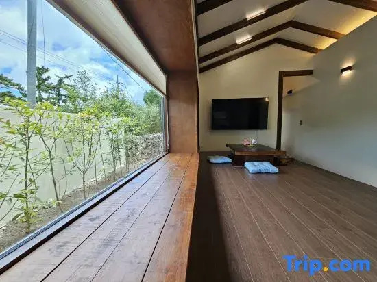 Ladena Jeju