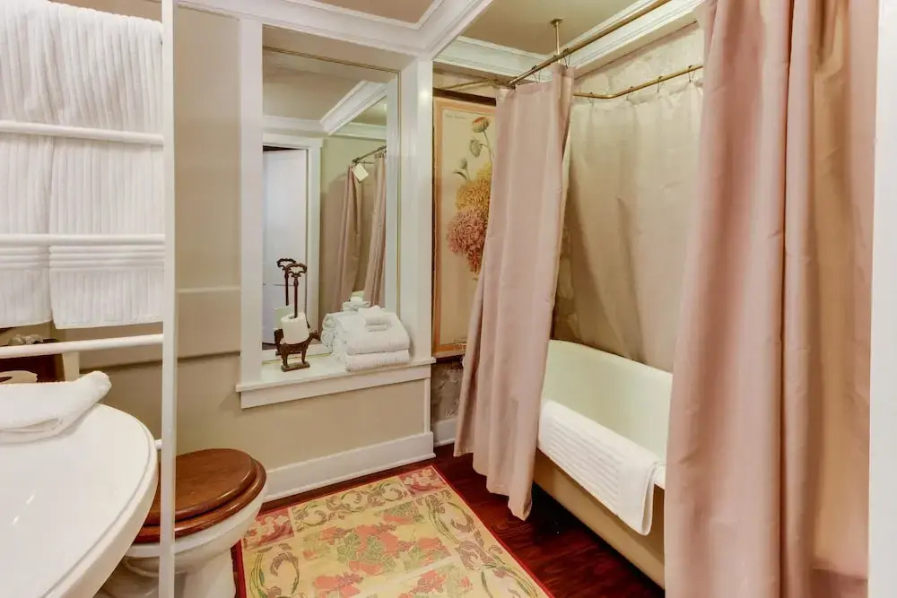 Eva's Guest House