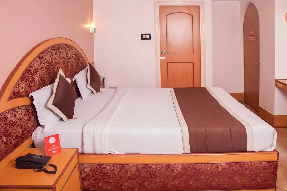 OYO 10068 Hotel Rathna