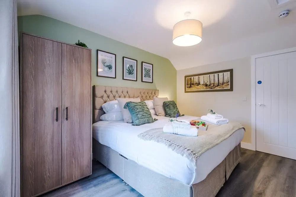 NEW Stylish 1-bed Flat Great Location Sleeps 4