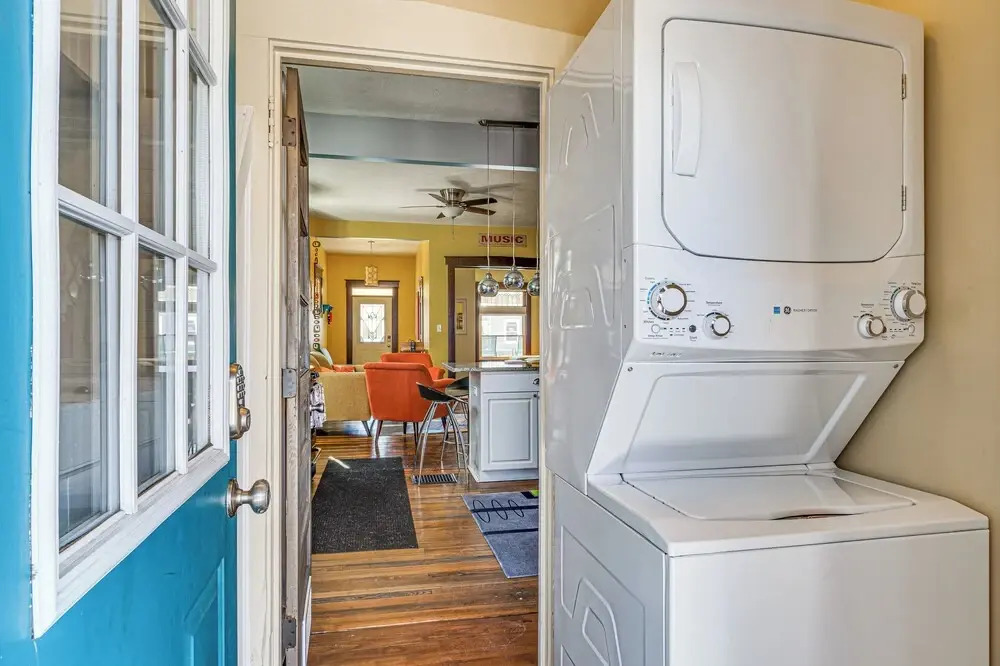 Retro-inspired Indy Home: Walk to Fountain Square!