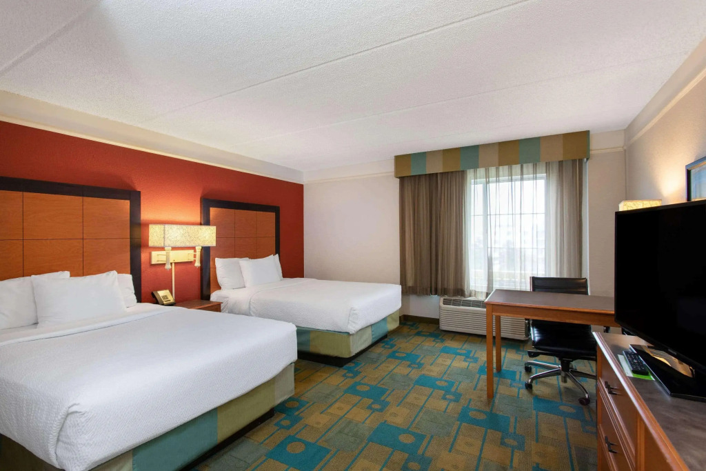 Nobile Hotel Parkway at Celebration Orlando Very Close to Disney Theme Parks