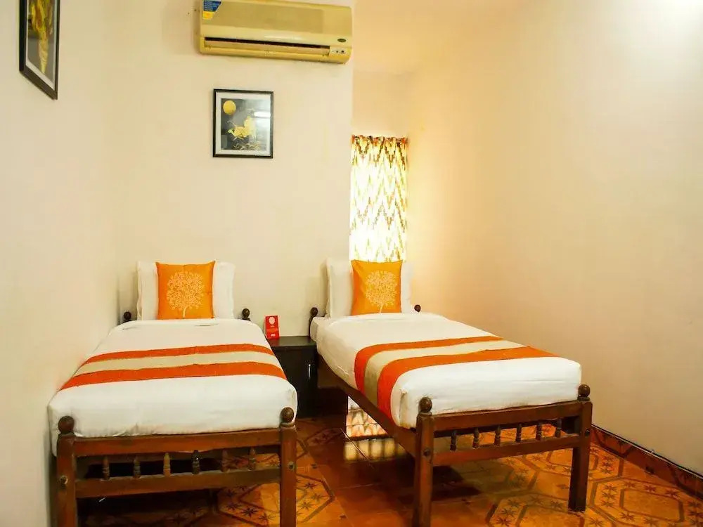OYO 9902 Nedumparambil Residency