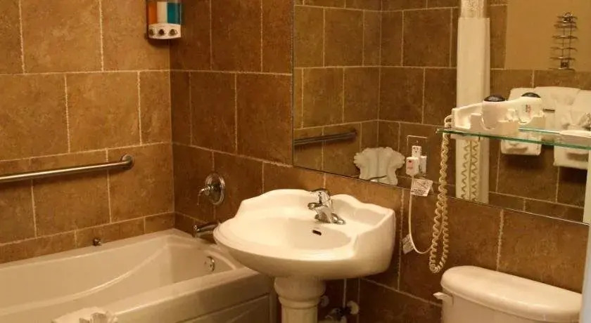 Lake Grassy Inn & Suites
