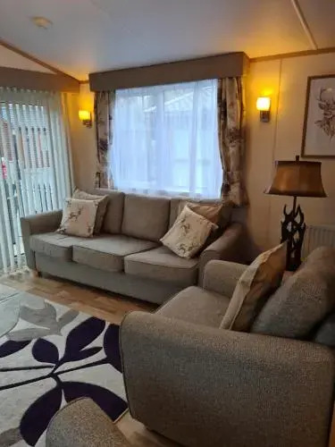 Debran Lodge