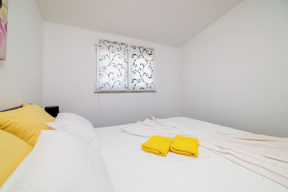 Apartments Pera