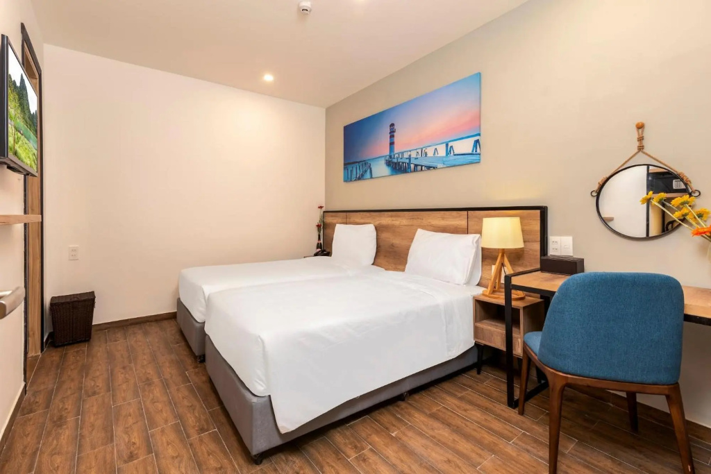 TITAN HOTEL - Formerly known as Golden Lotus Central Hotel