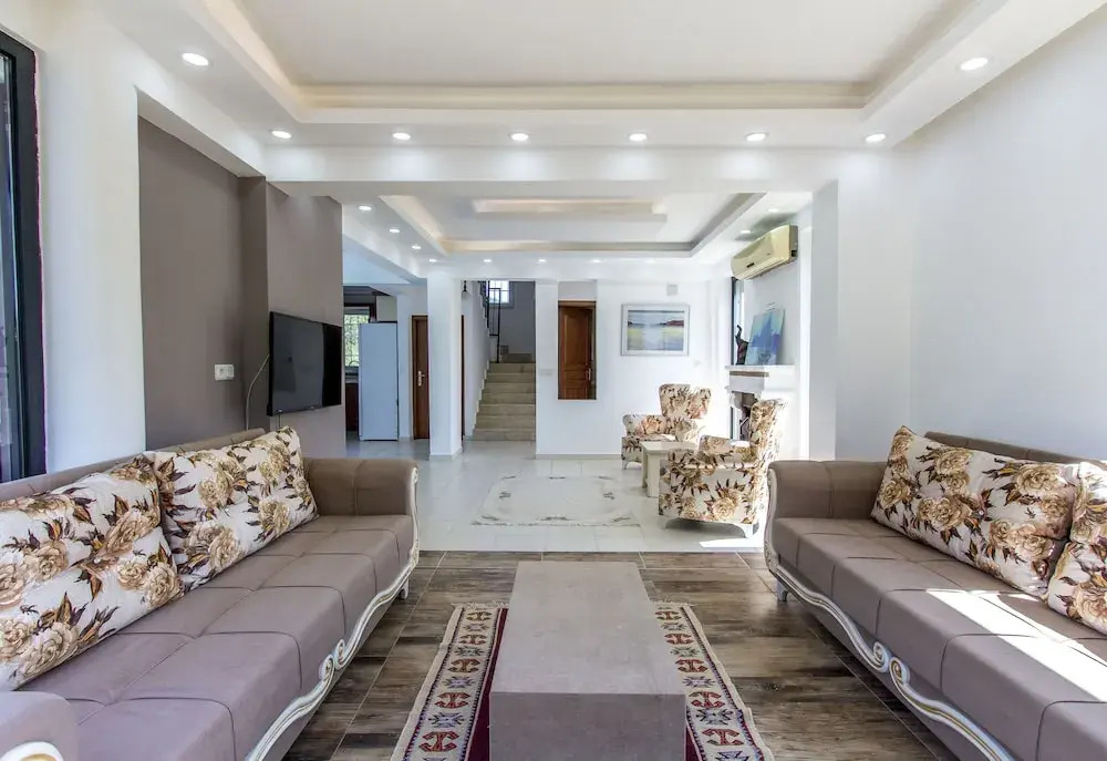 Villa Serra by Villamnet