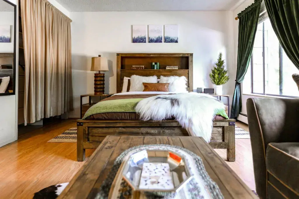 HOLT - Glorious & Rugged Heart of Aspen Studio