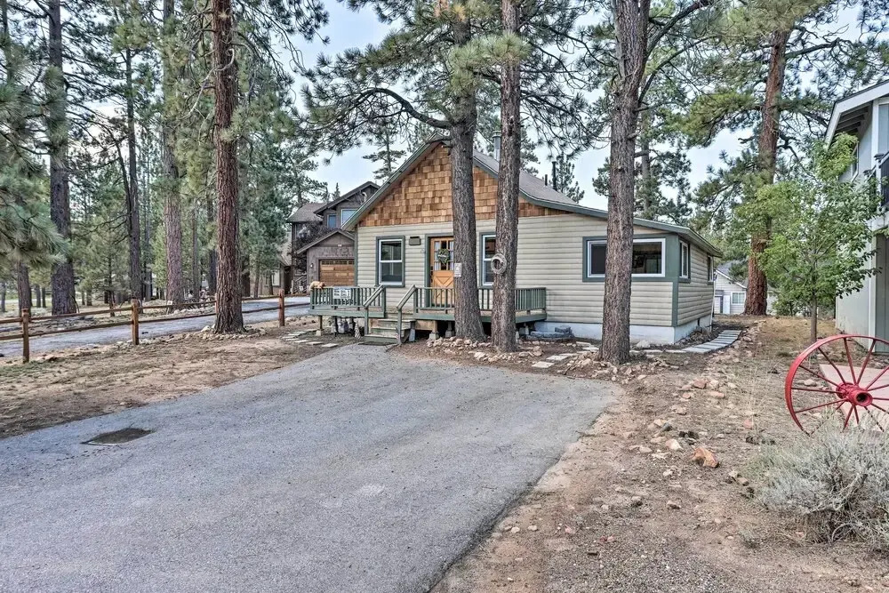 Walk to Big Bear Lake: Cozy Cabin w/ Deck