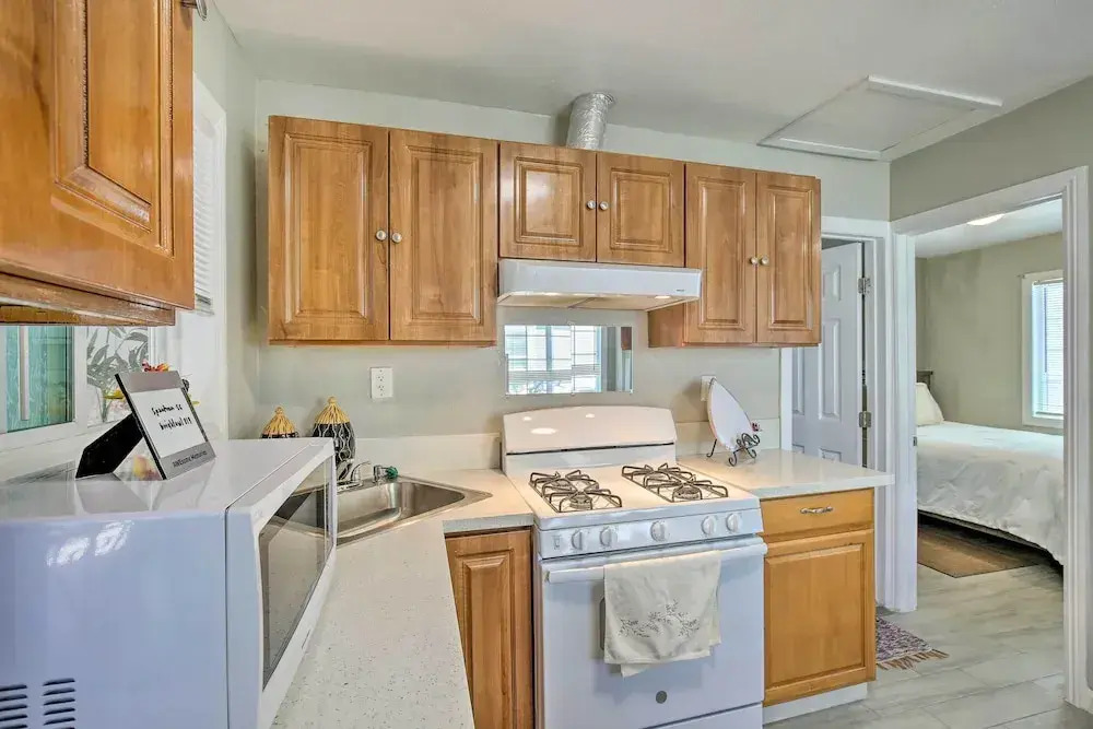 Long Beach Apt ~ 9 Mi to Shoreline Village & Beach