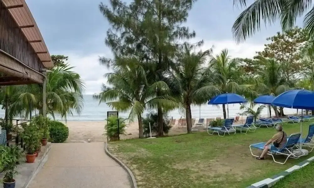 Expats Nook Beach Resort