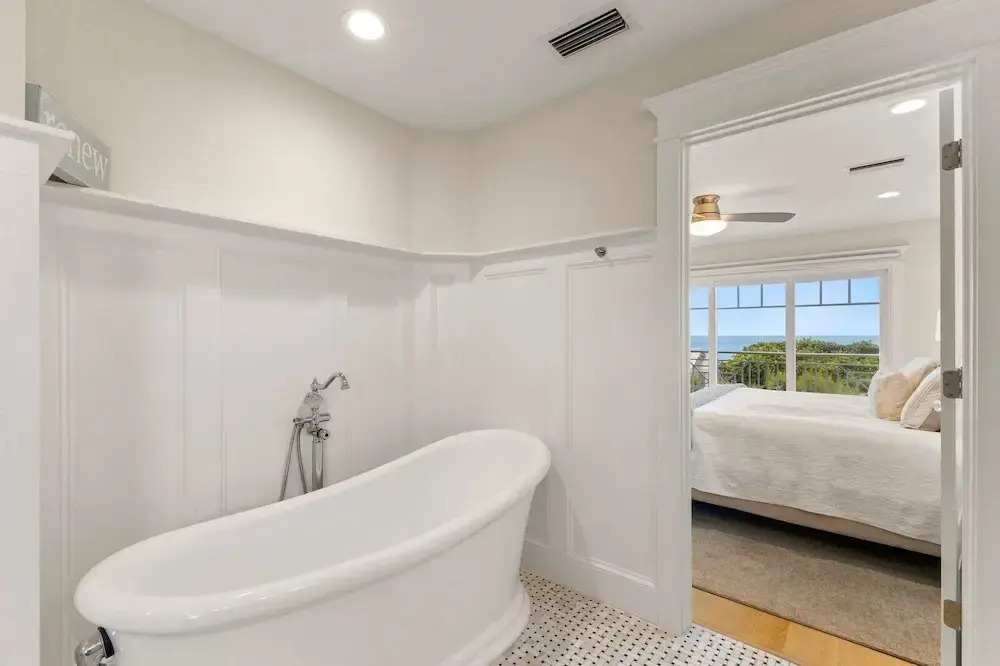 Seaside Haven 4 Bedroom Home by RedAwning
