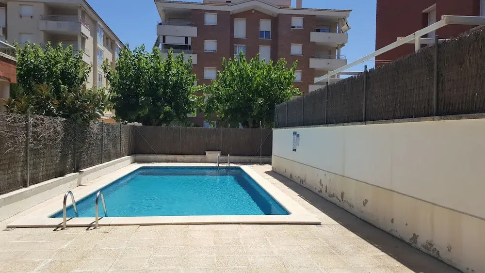 Apto luminoso con piscina y vistas mar